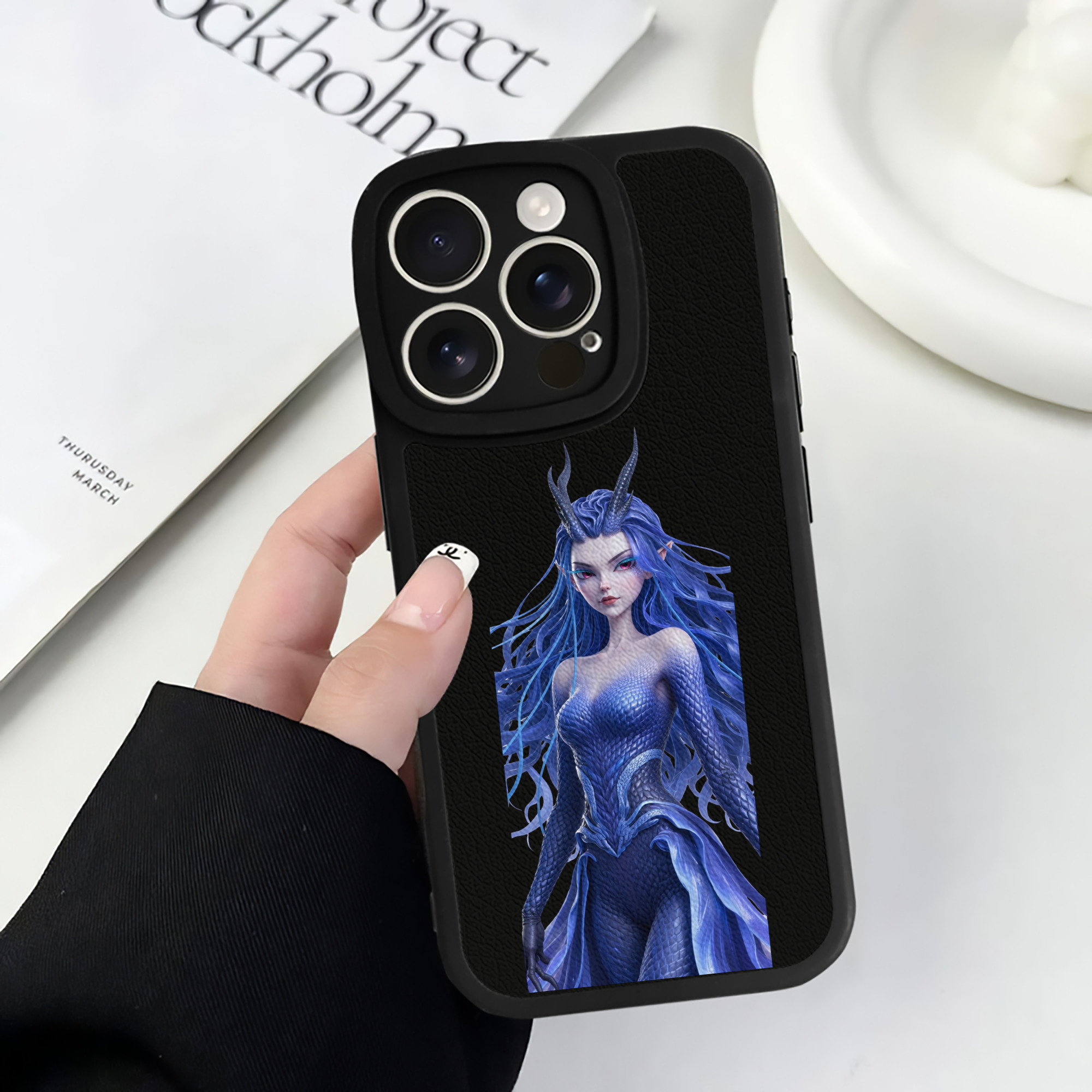 （画像用） Ne Zha 2 ナタ 魔童の大暴れ 【iPhone 16シリーズ対応】シリコンスマホケース（レザー調） 材質：シリコン